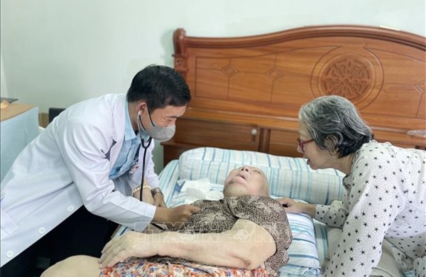 Già hóa dân số và bài toán nguồn nhân lực chăm sóc người cao tuổi