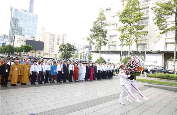 Tổng Bí thư, Chủ tịch nước Tô Lâm dâng hoa kỷ niệm 50 năm thành phố mang tên Bác