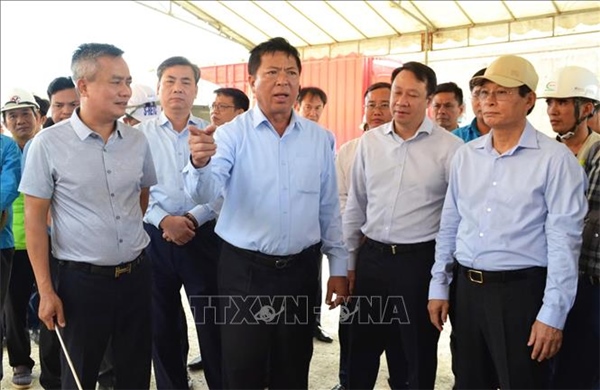 Huy động tối đa nhân lực, phương tiện thi công cao tốc Cam Lộ - La Sơn