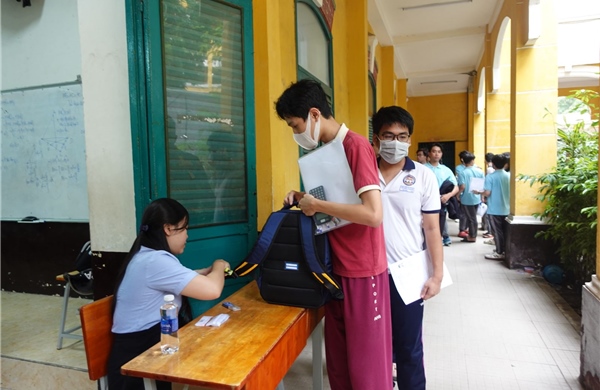 Thí sinh có được mang máy tính cầm tay vào phòng thi môn Ngữ văn?