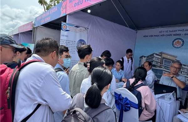 Ngày hội việc làm mở rộng cơ hội, củng cố nguồn nhân lực y tế cơ sở