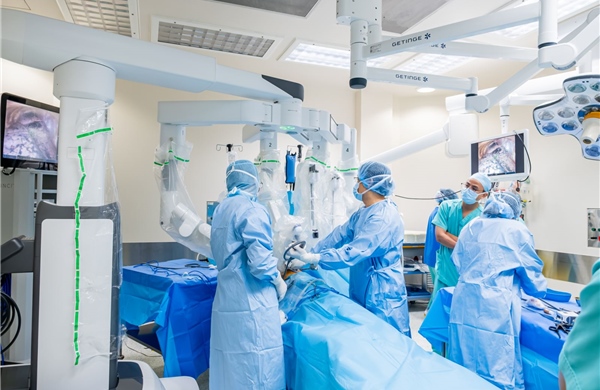 Trung tâm phẫu thuật robot tại TP Hồ Chi Minh tạo cơ hội cho bác sĩ Việt Nam tiếp cận công nghệ