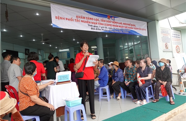 TP Hồ Chí Minh: Người dân phấn khởi khi bác sĩ tuyến trên về khám sức khỏe miễn phí