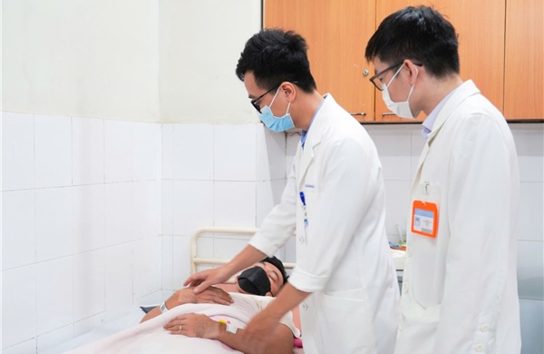 Người lớn vẫn có thể mắc quai bị và gặp biến chứng ở tinh hoàn
