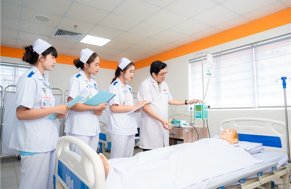 Điểm sàn xét tuyển vào ngành đào tạo sức khỏe tại các trường đại học phía Nam