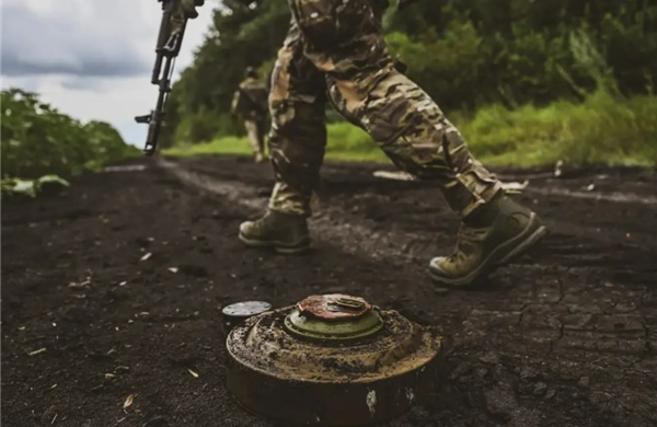 Ukraine ‘theo bước’ một số nước NATO rút khỏi công ước cấm mìn sát thương cá nhân