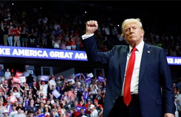 Thế giới chao đảo trước &#39;bão&#39; thuế quan trong 6 tháng đầu nhiệm kỳ của Tổng thống Trump