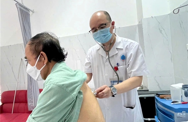 Người già cần cảnh giác với các dịch bệnh mùa hè
