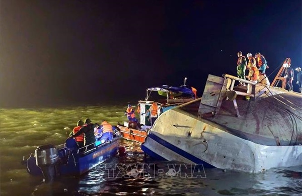 Vụ chìm tàu ở Quảng Ninh: Đã có 23 nạn nhân được chuyển đến bệnh viện cấp cứu 