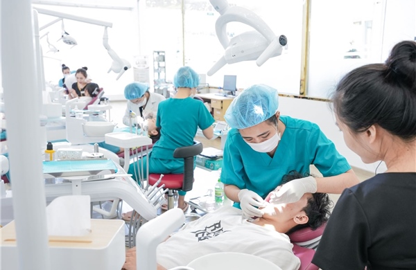 Bác sĩ cảnh báo tình trạng ‘dở khóc dở cười’ vì niềng răng