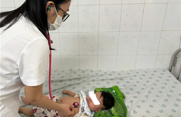 Biến chứng viêm phổi gây khó khăn cho quá trình điều trị sởi 