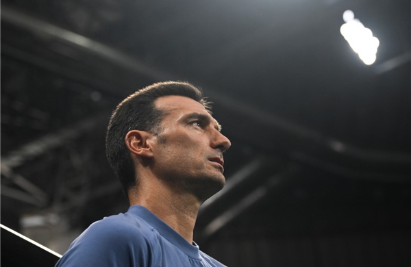 Scaloni đã thắng Tuchel trên bàn cờ đấu pháp, giúp tuyển Argentina vào chung kết