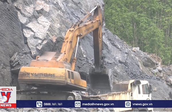 Hết giấy phép khai thác 5 tháng nhưng chưa thể đóng cửa mỏ đá