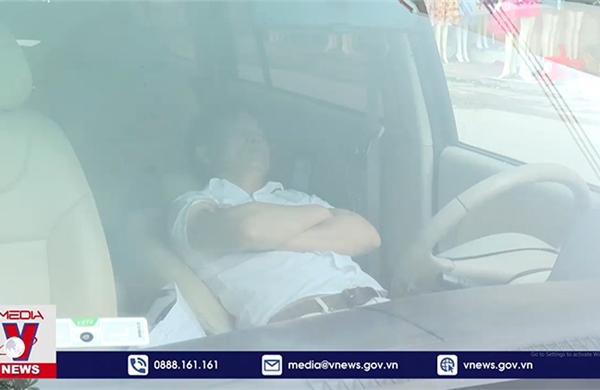 Cảnh báo ngạt khí do bật điều hòa ngủ trong ô tô