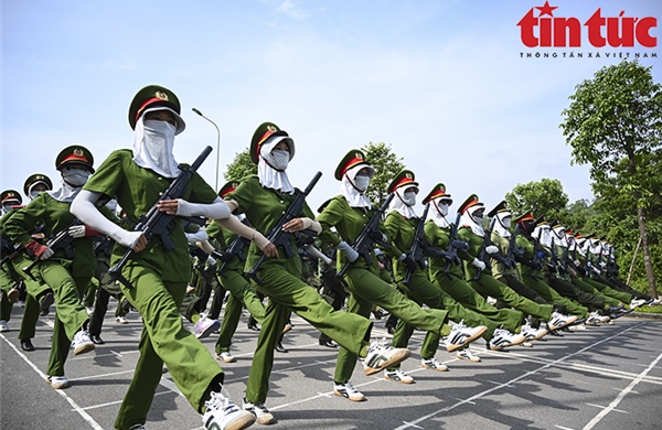 Vượt nắng hè, rèn ý chí, luyện tập diễu binh Kỷ niệm 80 năm Cách mạng Tháng Tám và Quốc khánh 2/9