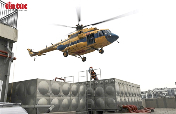  Trực thăng và 4.000 người tham gia diễn tập chữa cháy, cứu nạn ở Hà Nội