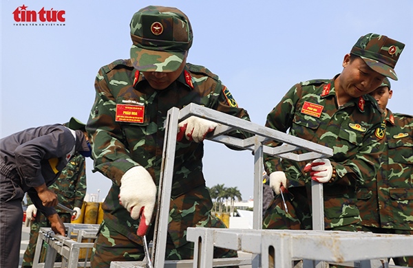 Triển khai trận địa pháo hoa đặc biệt phục vụ lễ mừng thành công Đại hội XIV