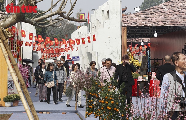 Hơn 30.000 lượt khách tham gia Happy Tết 2026 tại Hoàng thành Thăng Long