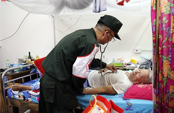 Cảnh sát cơ động tri ân thương binh, bệnh binh tại Bắc Ninh