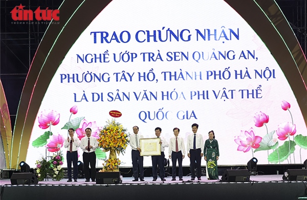 Nghề ướp trà sen Tây Hồ được công nhận di sản văn hóa phi vật thể quốc gia