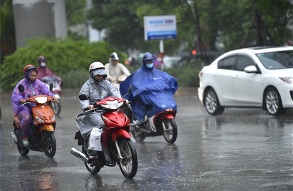Thời tiết ngày 6/8: Bắc Bộ tiếp tục mưa to, cảnh báo lốc, sét và gió giật mạnh trên biển