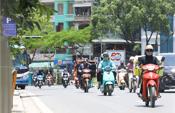 Thời tiết ngày 6/4: Nắng nóng gia tăng trong cả nước, chiều tối có mưa dông cục bộ