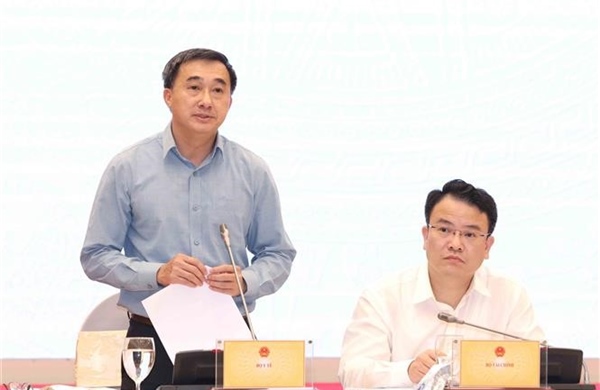 Vụ sữa giả, thuốc giả: Bộ Y tế thừa nhận việc nguồn lực giám sát mỏng 
