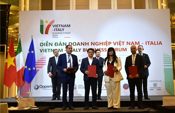  Việt Nam mong hợp tác với Italia trong phát triển năng lượng tái tạo, kinh tế xanh 