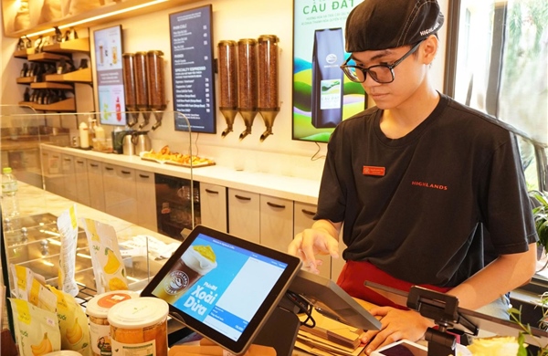 Gần 90 triệu tài khoản dùng Mobile Banking quét mã VietQR để chuyển tiền 