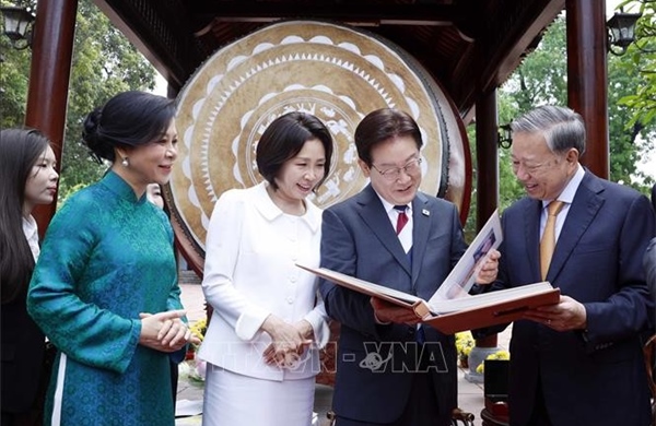 Nổi bật tuần qua: Tổng thống Hàn Quốc và Phu nhân thăm cấp Nhà nước tới Việt Nam; Bế mạc Kỳ họp thứ Nhất, Quốc hội khóa XVI