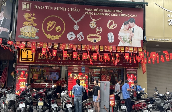 Chuyên gia phân tích về tình trạng giá vàng trong nước vẫn cao hơn giá vàng thế giới trên 19 triệu đồng/lượng