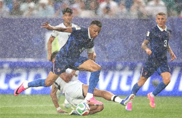 World Cup 2026 Pháp 1 - 0 Iraq: Trận đấu tạm hoãn do thời tiết xấu 