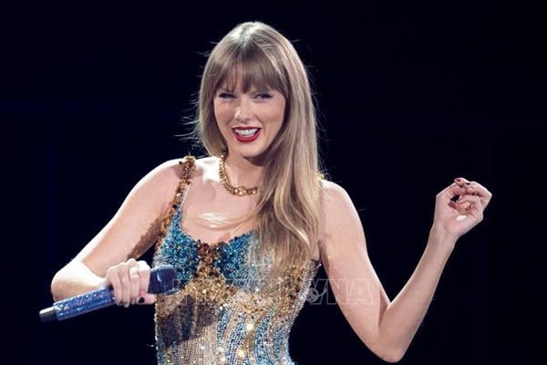 Taylor Swift tiếp tục giữ quán quân trên bảng xếp hạng Billboard 200