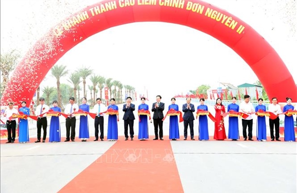 Phó Thủ tướng Mai Văn Chính dự khánh thành cầu Liêm Chính (Hà Nam)