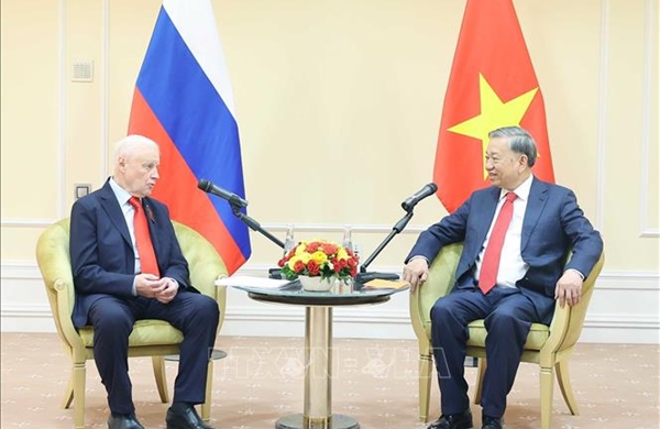 Tổng Bí thư tiếp Chủ tịch Đảng &#39;Nước Nga Công bằng - Những người yêu nước - Vì Sự thật&#39;
