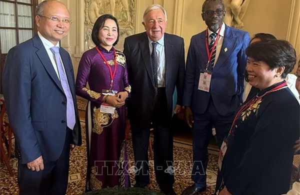 Phó Chủ tịch Quốc hội Nguyễn Thị Thanh tiếp xúc song phương tại Đại hội đồng APF-50