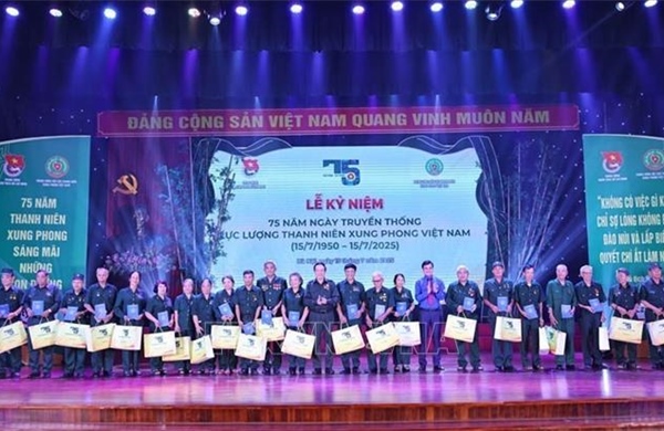 Lễ kỷ niệm 75 năm Ngày truyền thống lực lượng thanh niên xung phong