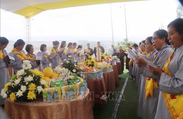 Tình hữu nghị Việt - Lào trong đêm tri ân các anh hùng, liệt sĩ tại Xiengkhouang