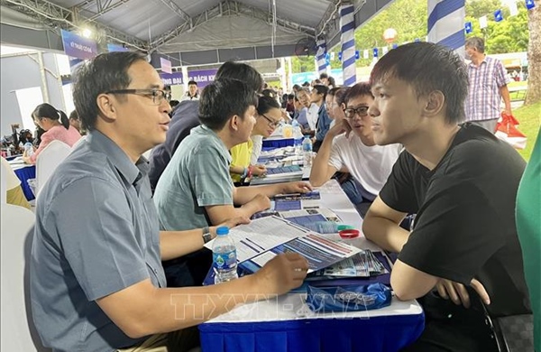 Điểm chuẩn tuyển sinh đại học năm 2025 khó đoán