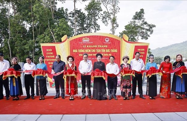 Chủ tịch Quốc hội dự Lễ khánh thành Nhà tưởng niệm Chủ tịch Tôn Đức Thắng