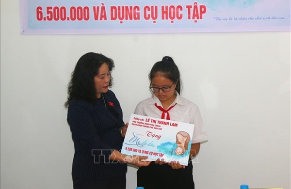 &#39;Mẹ đỡ đầu&#39; hỗ trợ chăm sóc, nuôi dưỡng trẻ em mồ côi