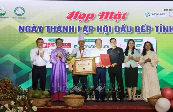 Kỷ lục của đặc sản xôi chiên phồng hạt điều Đồng Nai