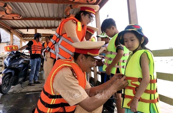 Bảo đảm an toàn đường thủy trong mùa mưa tại Cà Mau