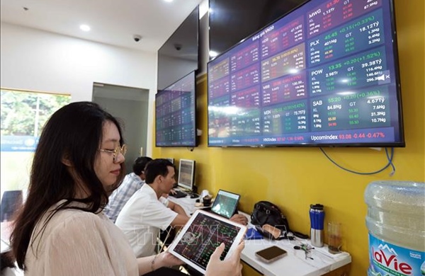 Khơi thông dòng vốn, tăng sức hút thị trường chứng khoán Việt Nam