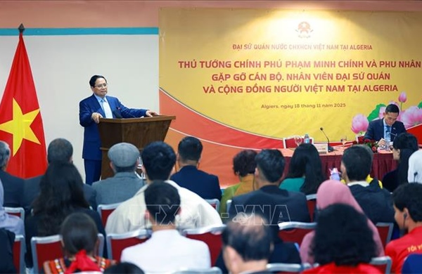 Thủ tướng Phạm Minh Chính và Phu nhân gặp mặt cộng đồng người Việt Nam tại Algeria