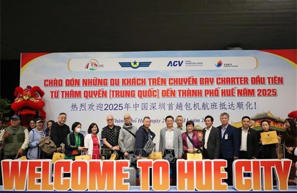 Huế chào đón chuyến bay đầu tiên từ Thâm Quyến, Trung Quốc