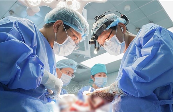 Phẫu thuật cắt khối u sợi thần kinh vùng mặt khổng lồ hiếm gặp