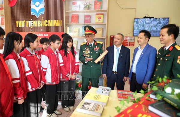 Trưng bày 1.000 tư liệu ca ngợi truyền thống hào hùng của Quân đội nhân dân Việt Nam