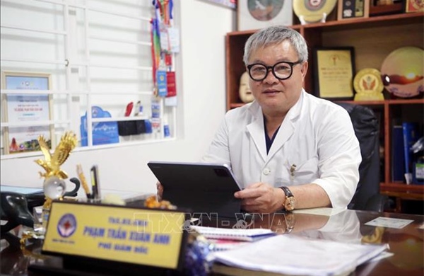 Thầy thuốc tận tâm, nhà khoa học vì người bệnh