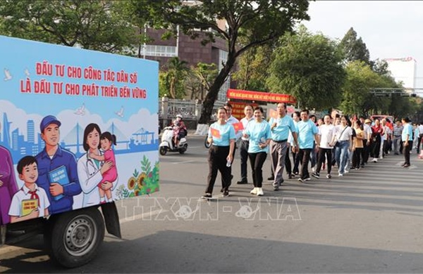 Khuyến khích, hỗ trợ các cặp vợ chồng sinh đủ 2 con trước 35 tuổi